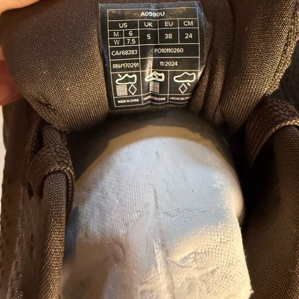 ALO Yoga Unisex Runner Sneakers in Espresso NWT - Picture 7 of 7